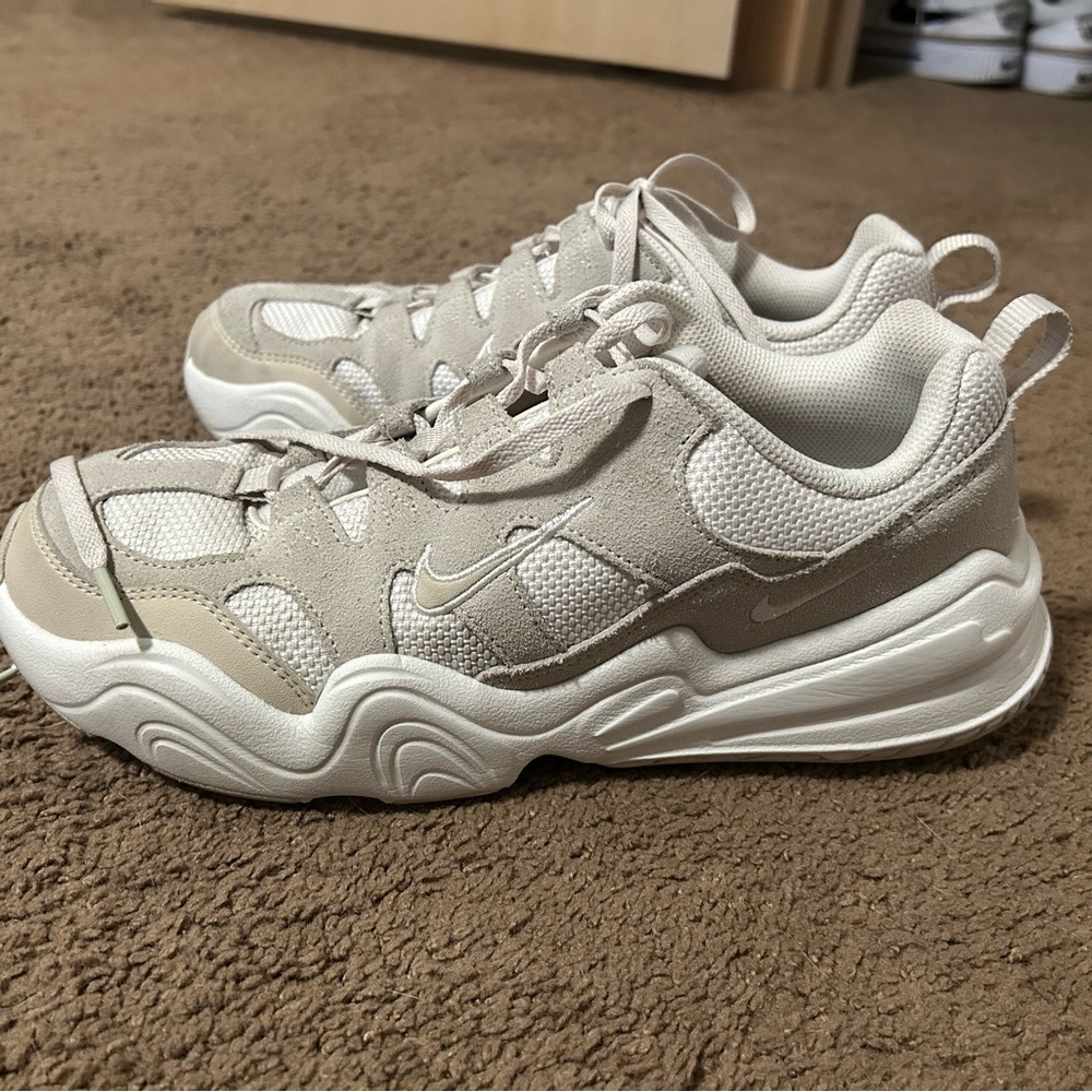 Nike Tech Hera Sneakers